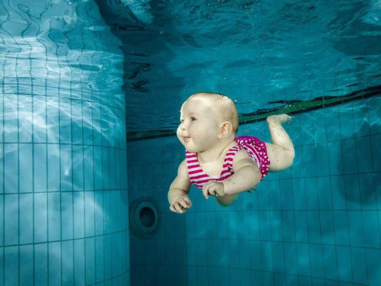 Baby-Girl-Swimming-Family-Underwater-Water-1752928_compressor