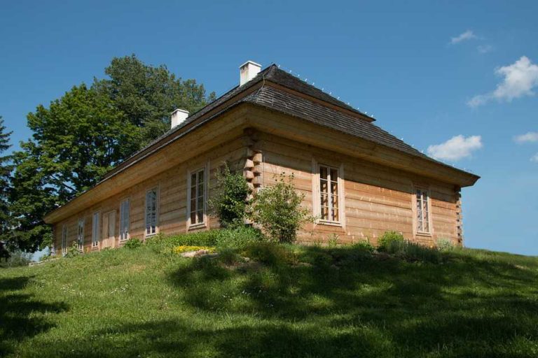 old-house-436482_960_720_compressor
